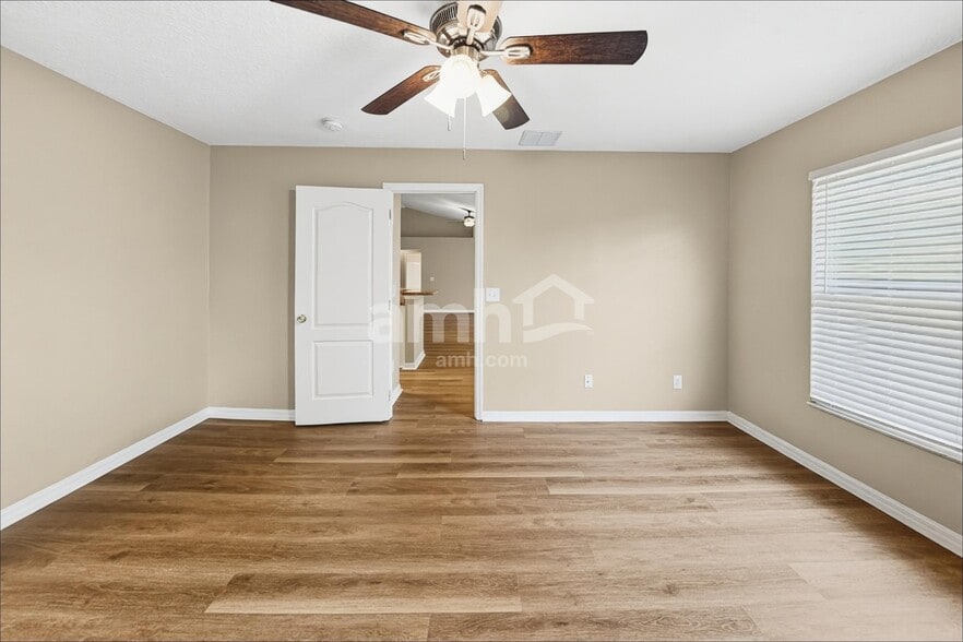 Building Photo - 660 Winding Lake Dr