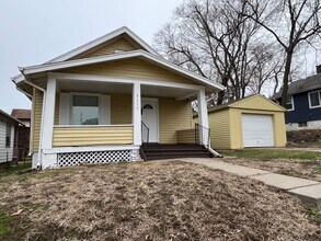 Building Photo - Fully Remodeled 2 Bedroom House!