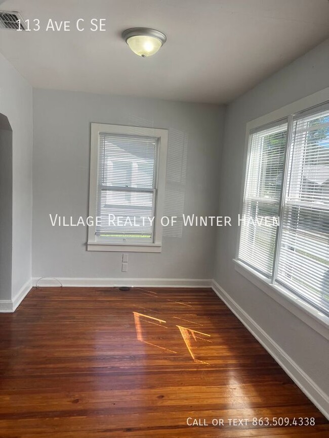 Building Photo - Ease in to this Quaint 2 Bedroom 1 Bath in...