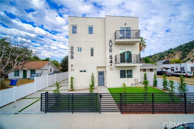 Building Photo - 257 S Ave 54