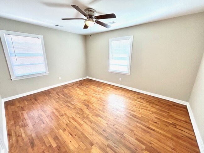 Building Photo - CHARMING BUNGALOW STYLE HOME LOCATED IN HE...