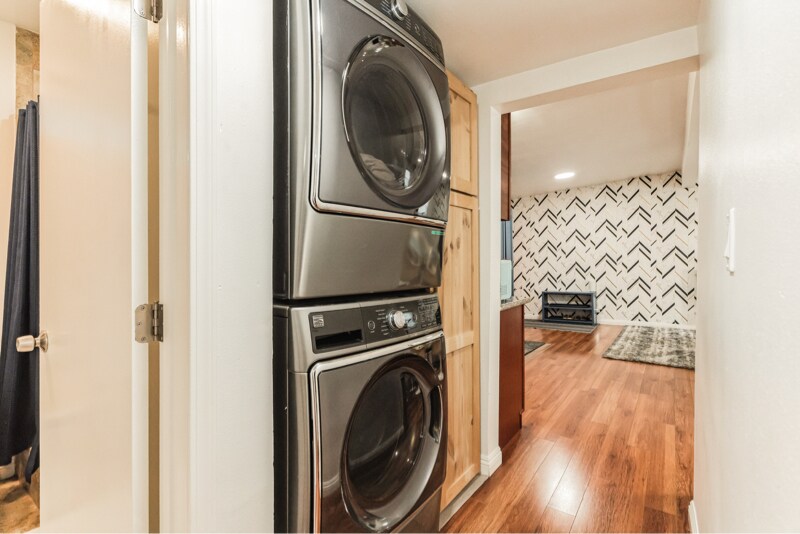 Building Photo - 1519 W 37th Pl