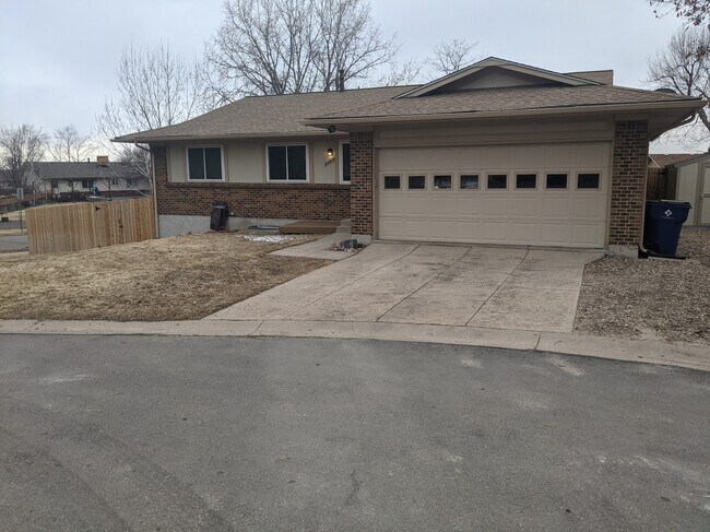 Building Photo - 2089 S Deframe St