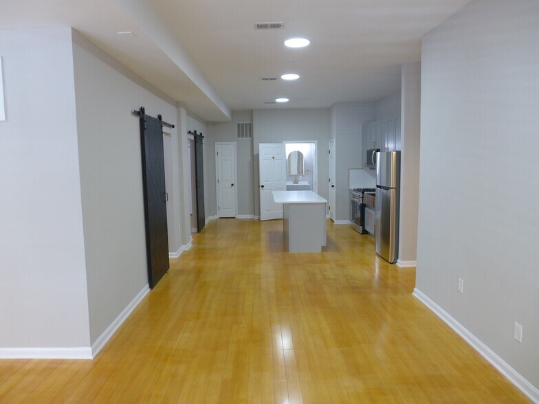 Primary Photo - 324 Park Ave