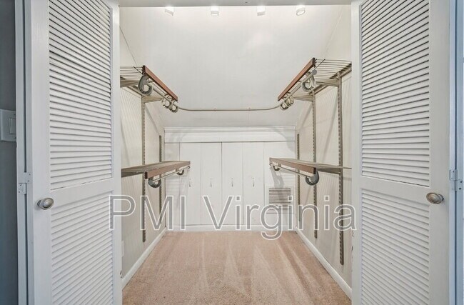 Building Photo - 1641 E Bayview Blvd