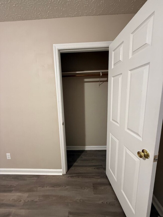 Building Photo - 2071/2073 Cantrell Ln