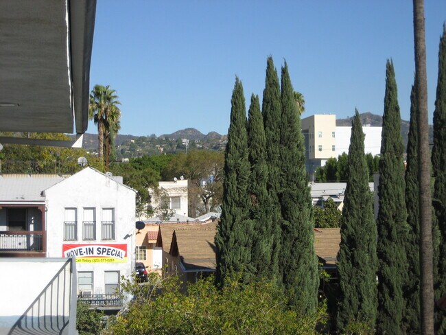 Building Photo - 5736 Lexington Ave