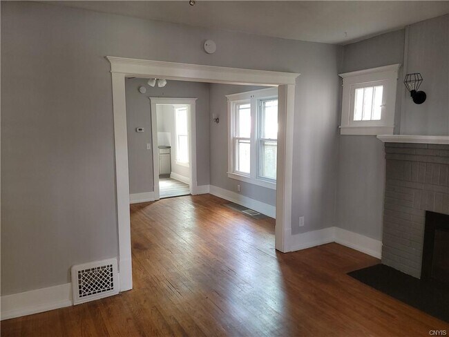 Building Photo - 400 Durston Ave