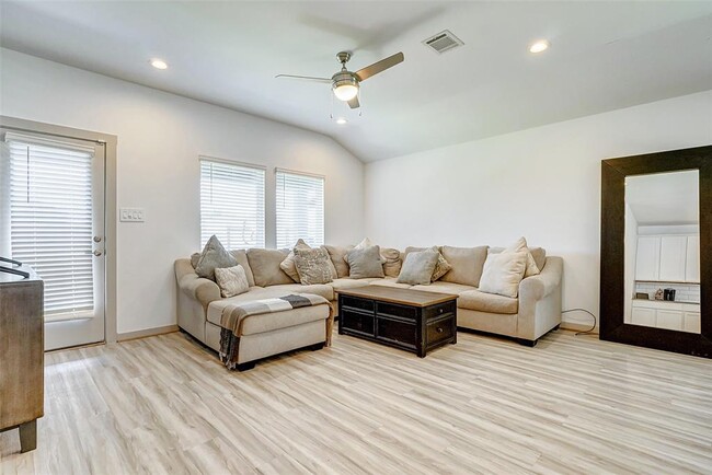 Building Photo - 7230-7230 Telford Holw Trl