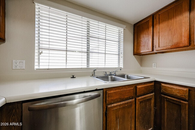 Building Photo - 5013 W Evans Dr