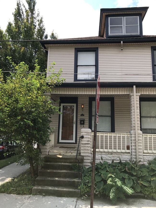 Building Photo - Alexander Props - Reinhard