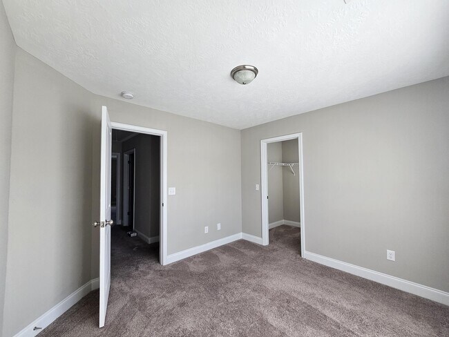 Building Photo - 710 Navan Ln