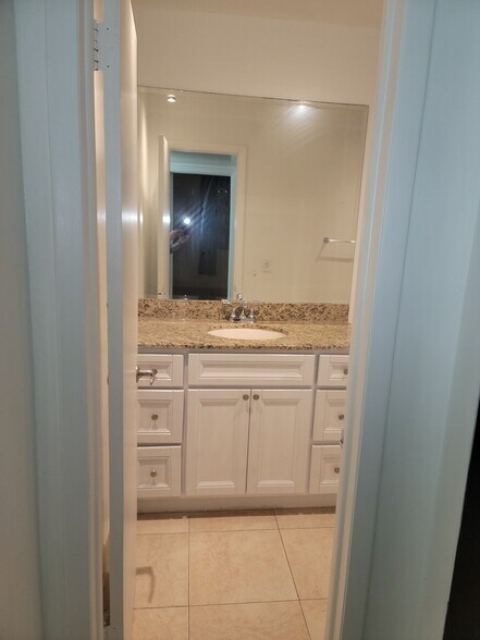 Building Photo - 13455 NE 10th Ave