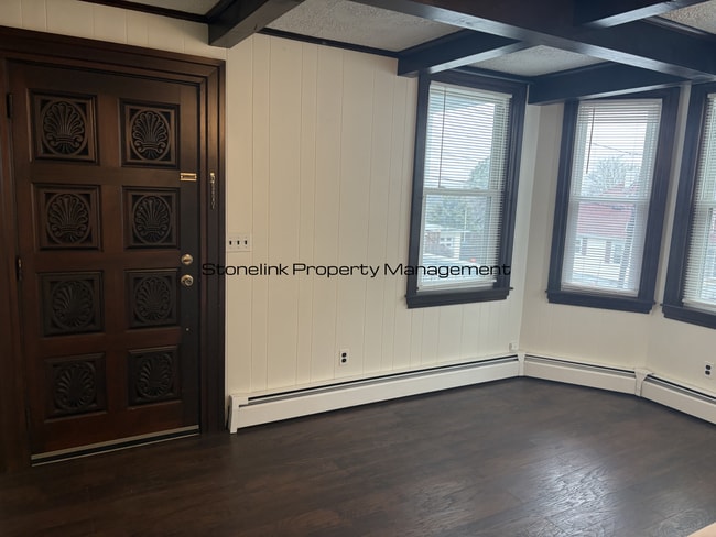 Building Photo - 124 Leo Ave