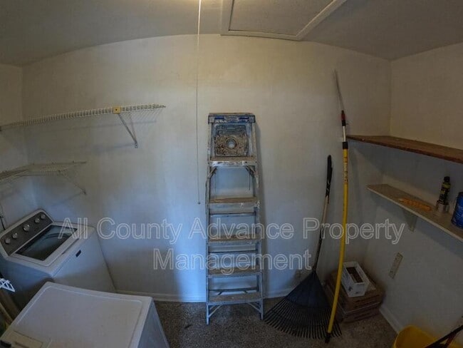 Building Photo - 311 Shore Dr E