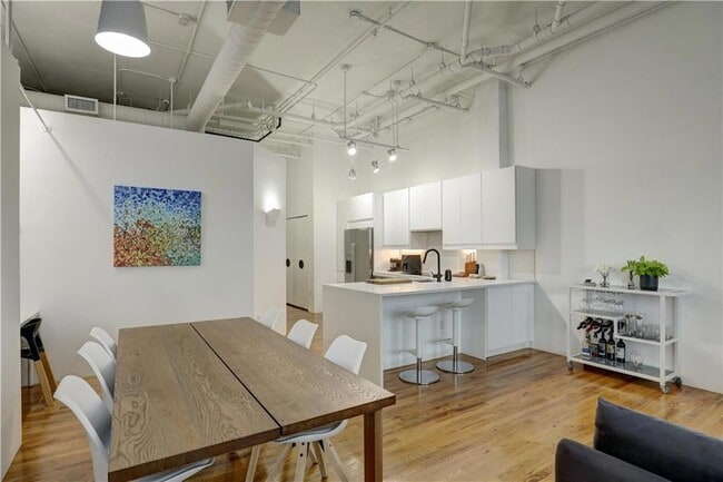 Building Photo - 3235 Roswell Rd NE