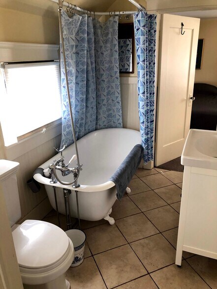 Bathroom - 120 Magnolia St