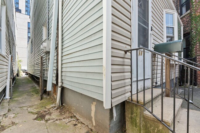 Building Photo - 110 Storms Ave