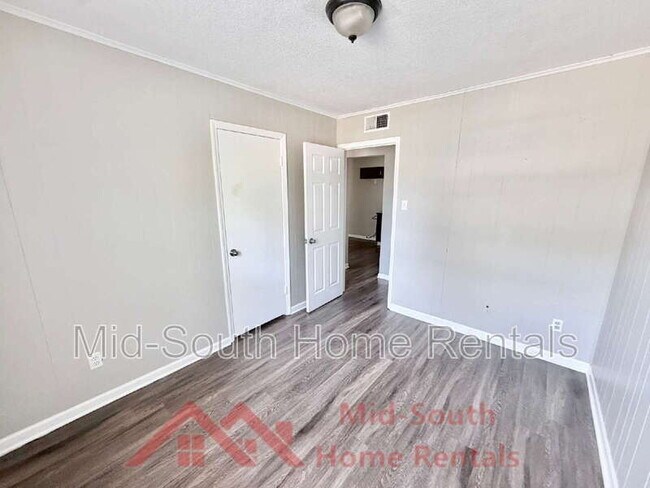 Building Photo - 815 Carol Ann Cove