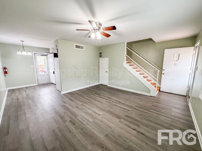 Building Photo - 111 W 15th St