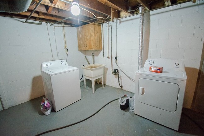 Building Photo - Charming 1-Bed Home With Patio + Garage Minutes From Downtown