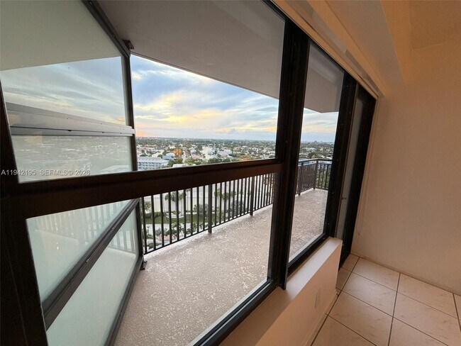 Building Photo - 3800 Galt Ocean Dr