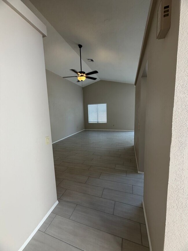 Building Photo - Newly Remodeled Glendale Home