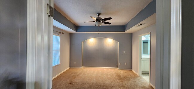 Building Photo - 590 Redwood Ln