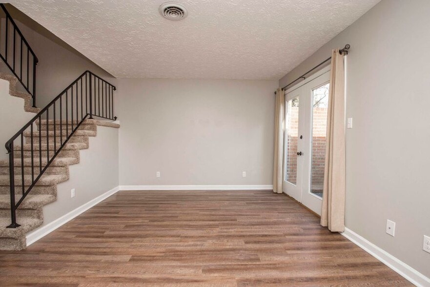 Building Photo - 10500 Shirland Ct