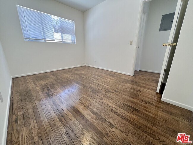 Building Photo - 10303 Palms Blvd