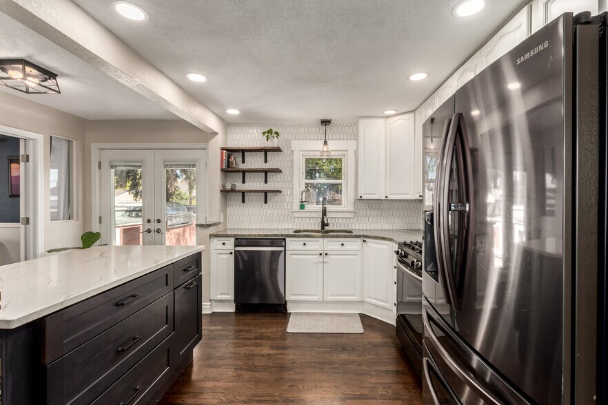 Building Photo - 830 Gray St