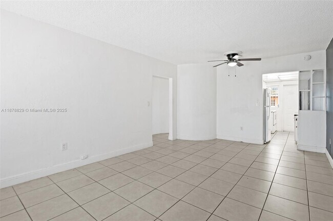 Building Photo - 3571 SW 10th St