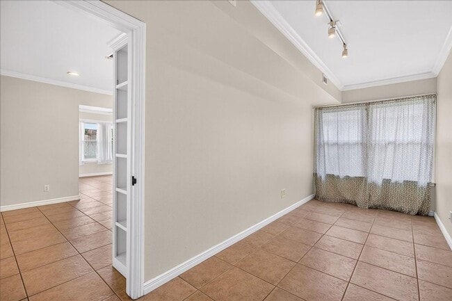 Building Photo - 609 Peerman Pl