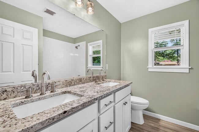 Building Photo - Move-In Ready Home in Hanahan