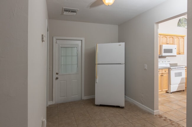 Building Photo - 17421 Meadow Lake Cir