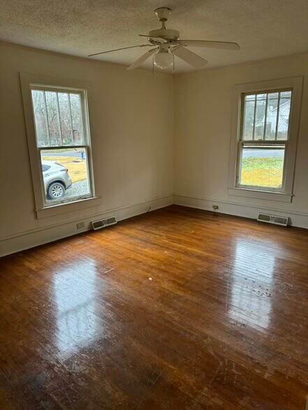 Building Photo - 147 Courtland St