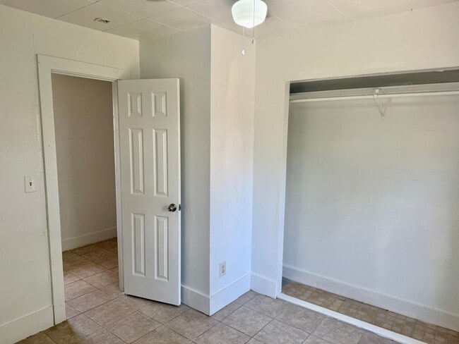 Building Photo - Affordable 2/1 located in St. Pete!