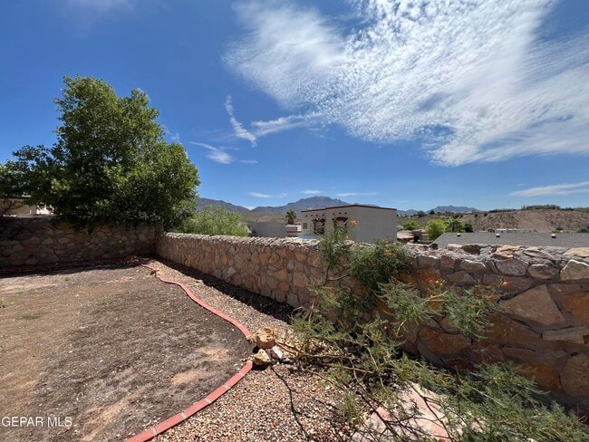 Building Photo - 6700 Hermoso Del Sol Dr