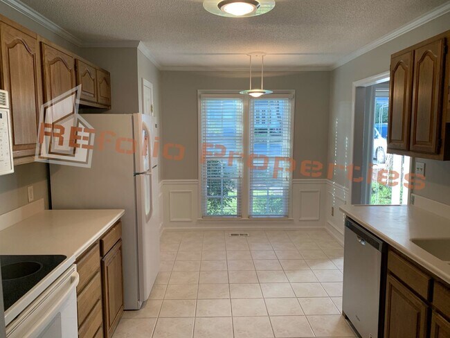 Building Photo - Charming 2-Story 2 BR Townhome @ Paxton To...
