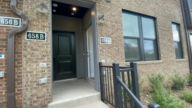 Building Photo - 658 Noush Ct