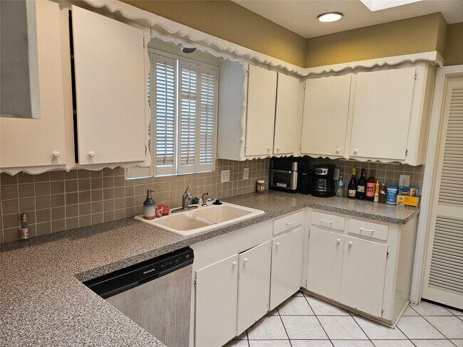 Building Photo - 9231 Stroud Dr