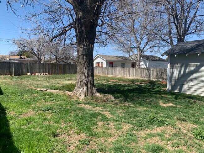 Building Photo - 802 S Fairmont St