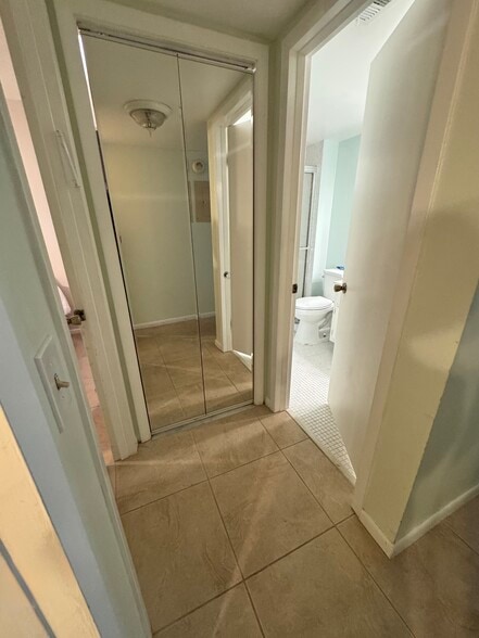 Linen closet - 4007 Yarmouth a