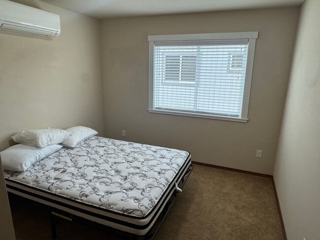 Building Photo - Spacious Vista View Home for Lease