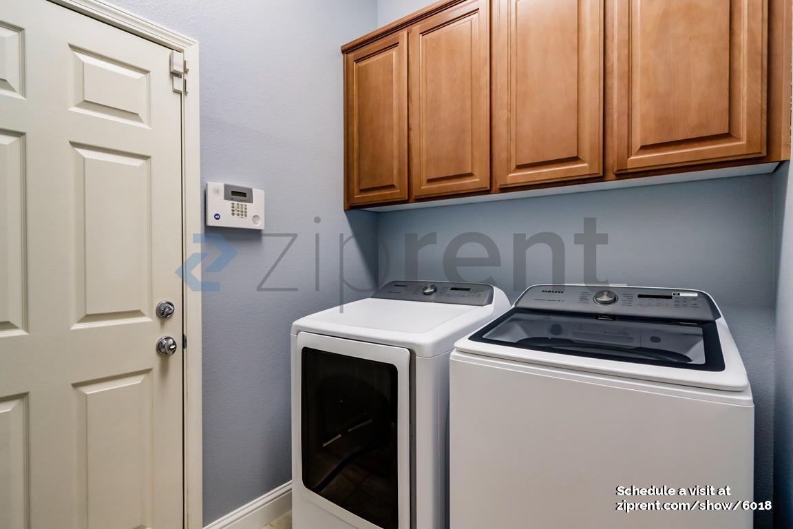 Building Photo - 665 Ray St