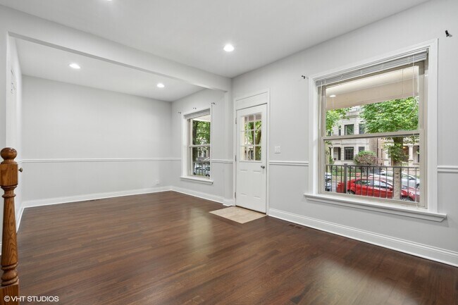 Building Photo - 1307 W Newport Ave