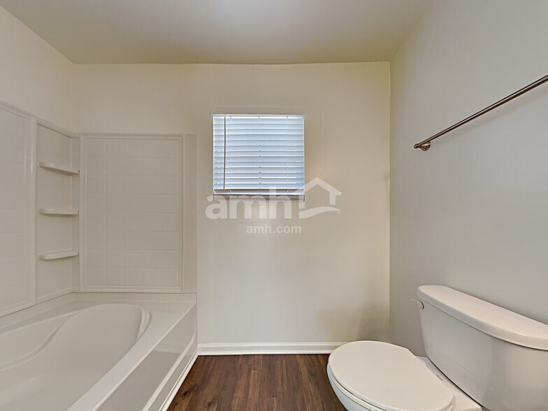 Building Photo - 405 Ridgedale Rd