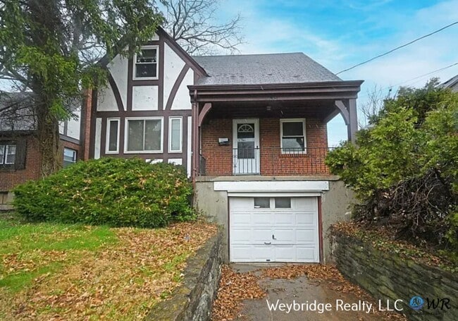 COMING SOON! Cozy 2BD 1BTH Cape Cod in College Hill - COMING SOON!  Cozy 2BD 1BTH Cape Cod in College Hill