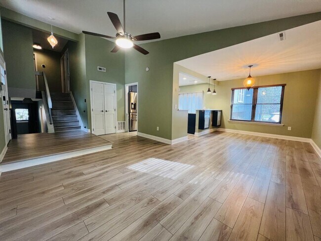 Building Photo - 1002 Timber Creek Dr