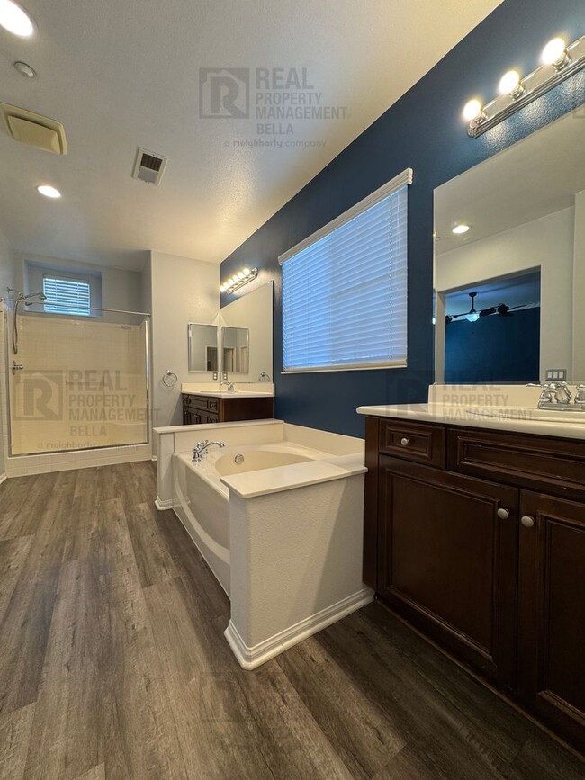 Building Photo - Resort-Style Living Awaits in This Spacious Canyon Hills 3-Bedroom Condo